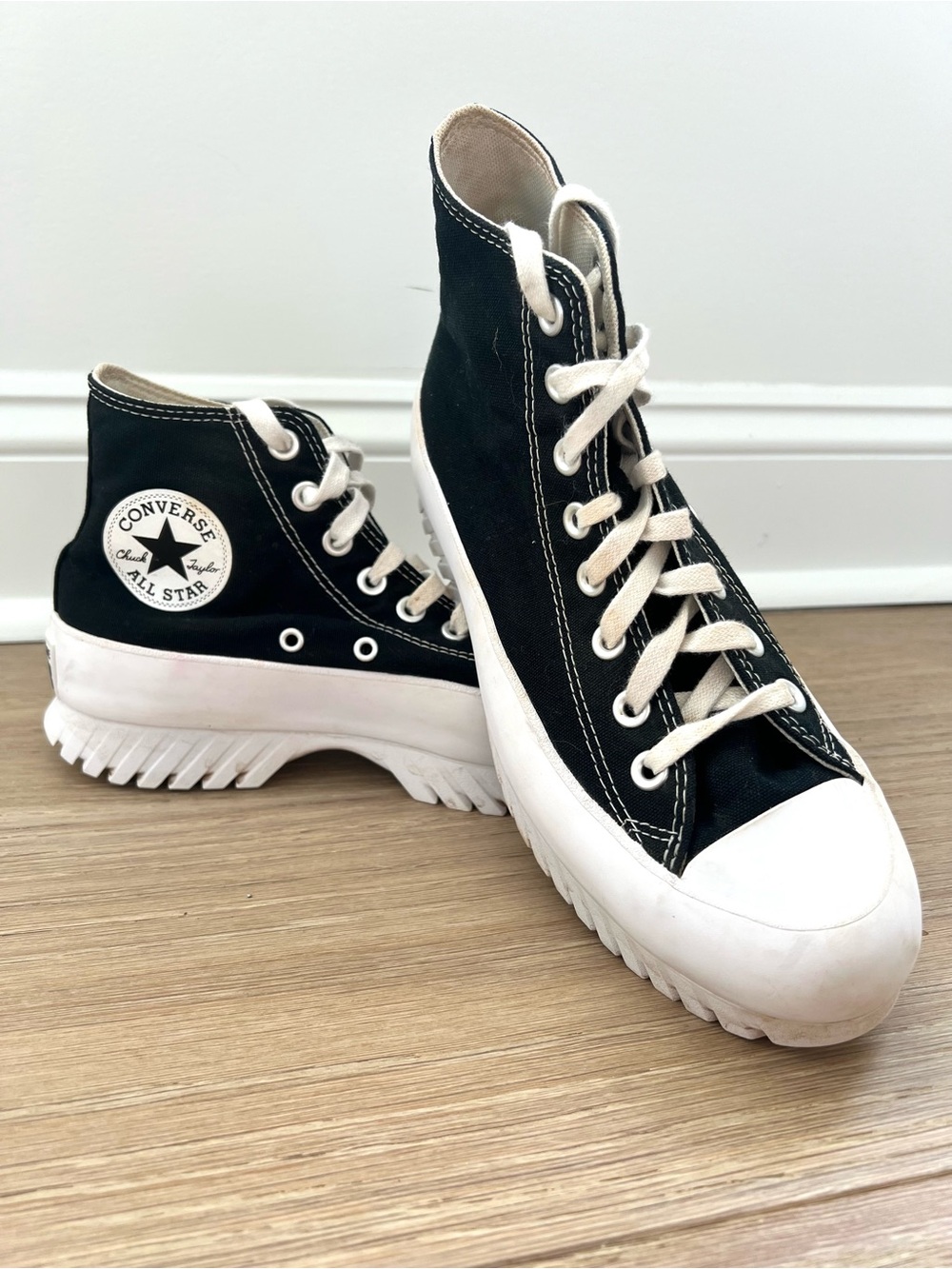 Converse Chuck Taylor All Star Lugged 2.0 Womens 8.5 Black White Platform Shoes